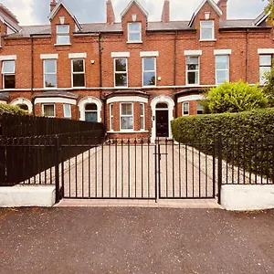 4br Spacious Home- 5 Mins To City- Free Secure Parking Belfast